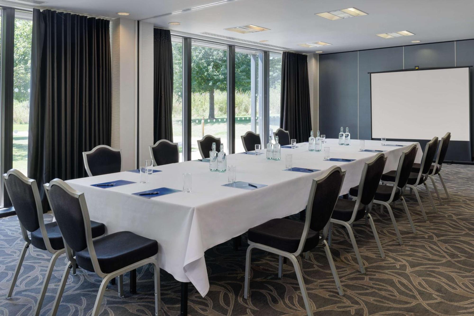 Отель Hilton London Syon Park Брентфорд