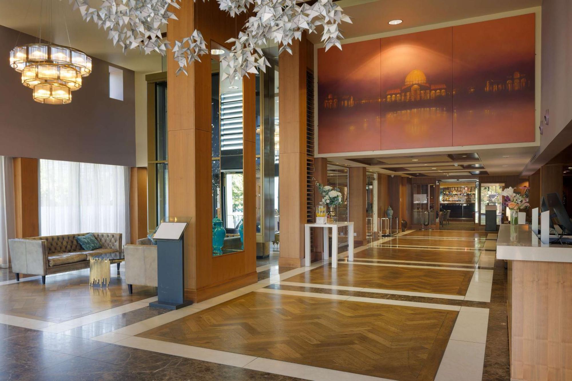 Hilton London Syon Park 4* Брентфорд