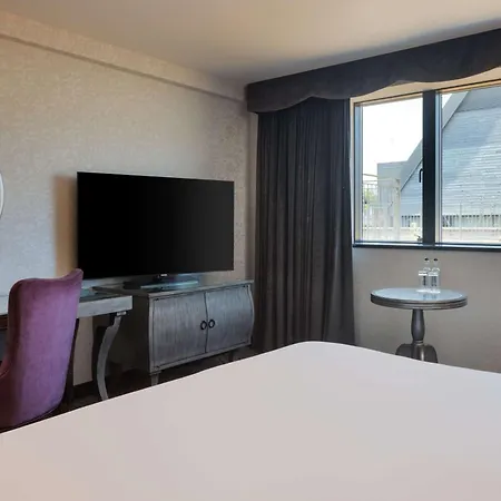 Hilton London Syon Park Hotel Brentford Exterior photo